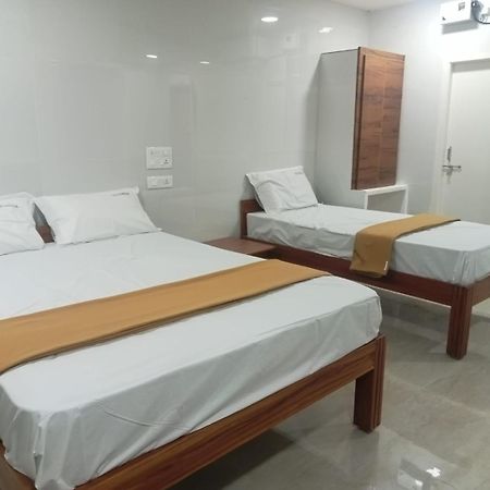 Sai Durga Banquet Hall And Ac Rooms تيروباتي المظهر الخارجي الصورة