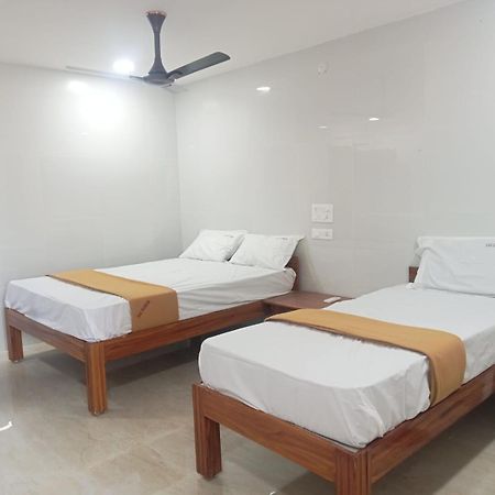Sai Durga Banquet Hall And Ac Rooms تيروباتي المظهر الخارجي الصورة