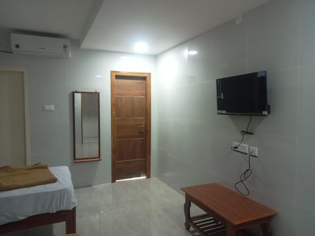Sai Durga Banquet Hall And Ac Rooms تيروباتي المظهر الخارجي الصورة