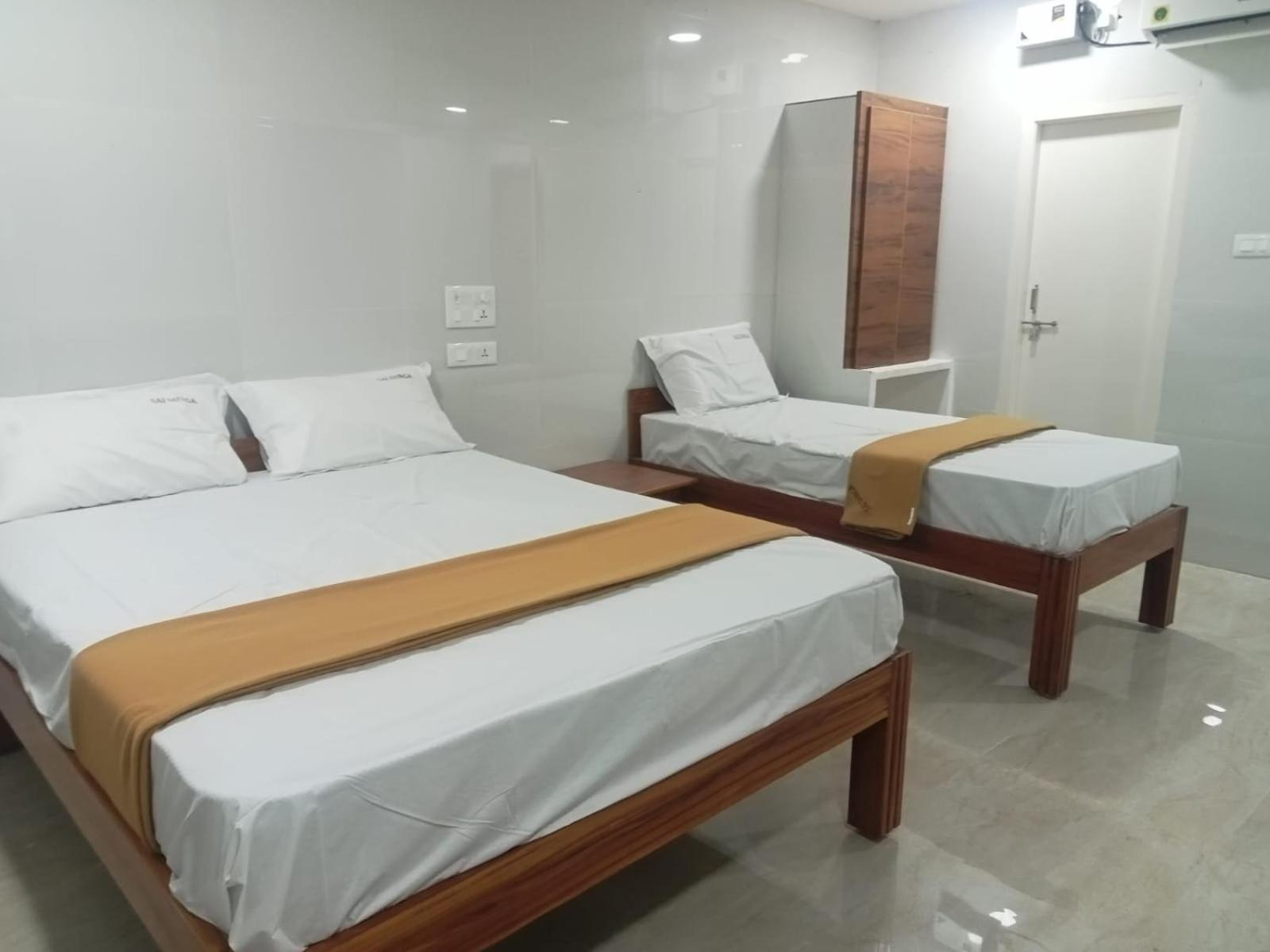 Sai Durga Banquet Hall And Ac Rooms تيروباتي المظهر الخارجي الصورة